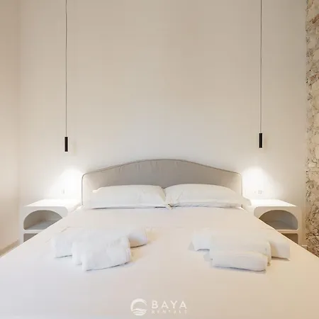 Marina Heritage - 90m From Via Roma Waterfront Appartement