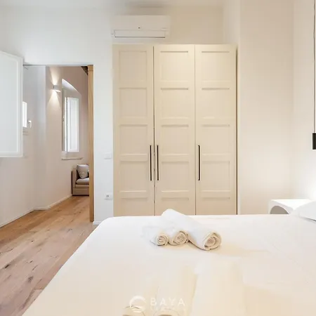 Marina Heritage - 90m From Via Roma Waterfront Appartamento